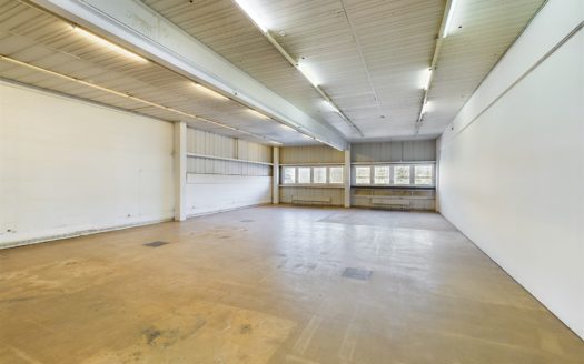 Surface commerciale d’environ 180 m2 avec importante hauteur sous plafond, Ecublens