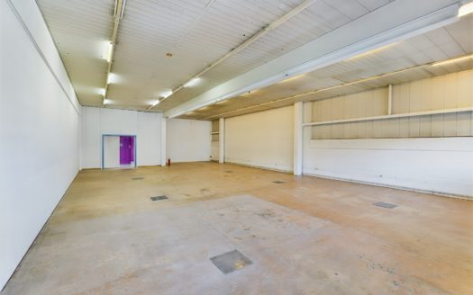 Surface commerciale d’environ 180 m2 avec importante hauteur sous plafond, Ecublens