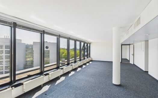 Bureau d’environ 101 m2 situé au 4ème étage proche de toutes les commodités