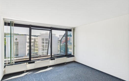 Bureau d’environ 101 m2 situé au 4ème étage proche de toutes les commodités