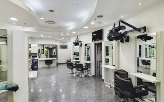 Arcade de 104 m2 (salon de coiffure) dans le Centre Commercial d’Ecublens