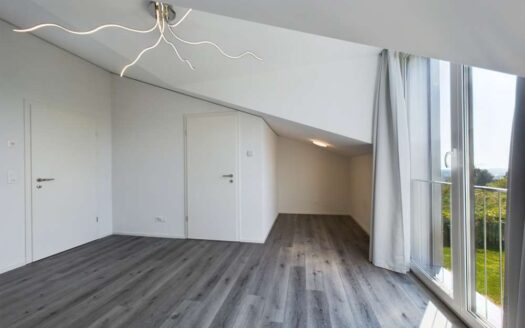 Rare villa jumelle de 4½ pièces d’environ 140m2 sur 3 étages à Crissier