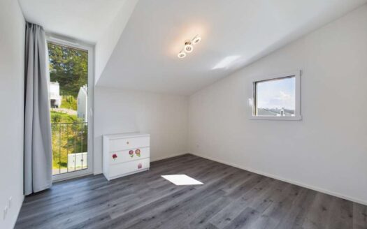 Rare villa jumelle de 4½ pièces d’environ 140m2 sur 3 étages à Crissier