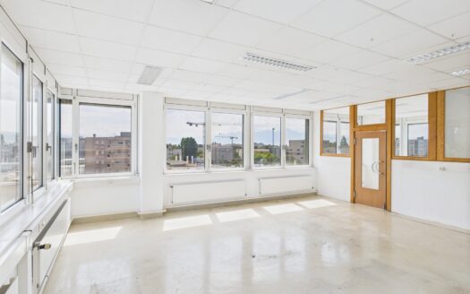 Belle surface d’environ 175 m2 sise au-dessus du Centre Commercial d’Ecublens