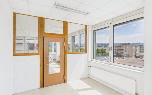 Belle surface d’environ 175 m2 sise au-dessus du Centre Commercial d’Ecublens