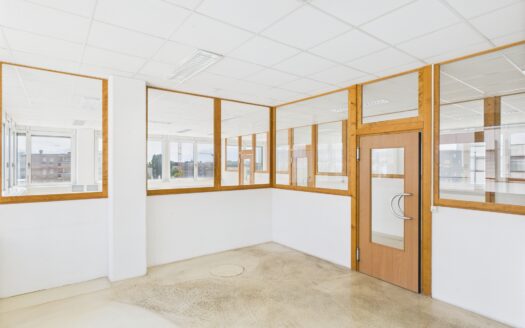 Belle surface d’environ 175 m2 sise au-dessus du Centre Commercial d’Ecublens