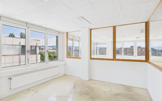 Belle surface d’environ 175 m2 sise au-dessus du Centre Commercial d’Ecublens