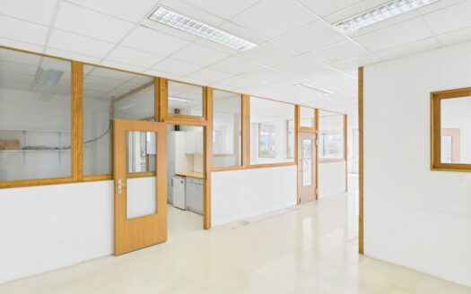 Belle surface d’environ 175 m2 sise au-dessus du Centre Commercial d’Ecublens