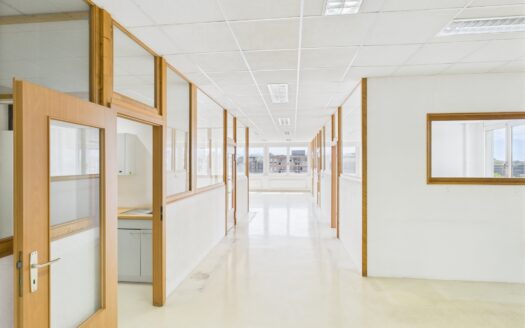 Belle surface d’environ 175 m2 sise au-dessus du Centre Commercial d’Ecublens