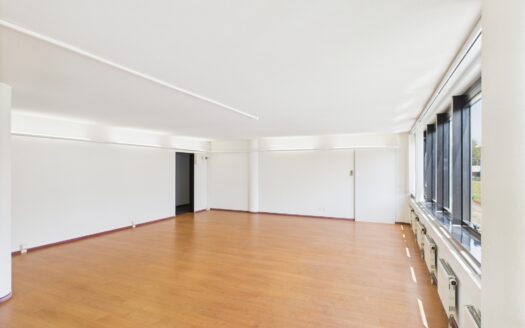 Bureau de 64 m2 au 1er étage sis dans un immeuble bénéficiant d’un emplacement stratégique