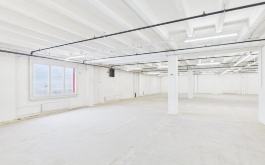 Surface de stockage d’environ 395 m2 au 2ème étage avec monte-charge