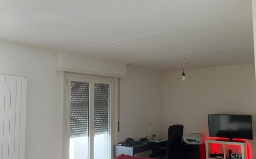 Appartement de 2.5 pièces au 3ème étage avec balcon à Renens