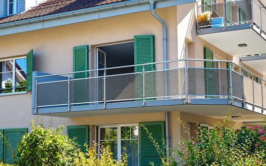 Appartement de 2.5 pièces au 1er étage avec balcon à Villeneuve
