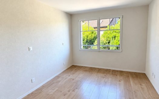 Appartement de 2.5 pièces au 1er étage avec balcon à Villeneuve