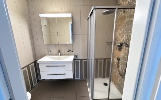 Appartement de 2.5 pièces au 1er étage avec balcon à Villeneuve