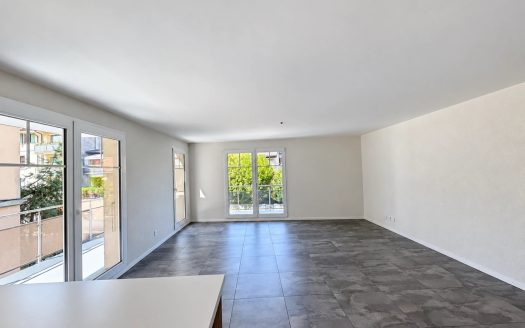 Appartement de 2.5 pièces au 1er étage avec balcon à Villeneuve